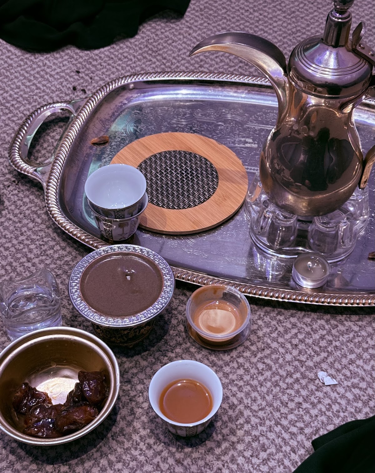 Royal Dallah with Dates
